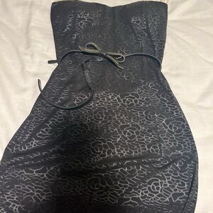 Black sleeveless dress